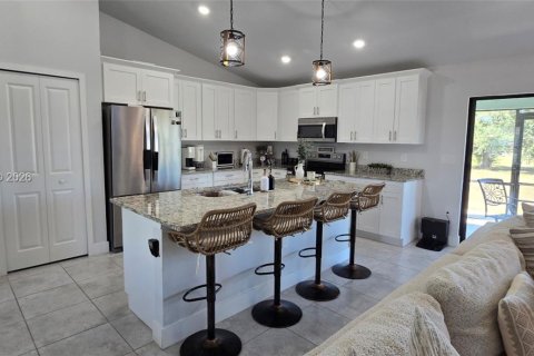 House in Lehigh Acres, Florida 4 bedrooms № 2068883 - photo 7