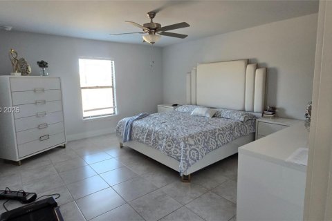 House in Lehigh Acres, Florida 4 bedrooms № 2068883 - photo 11