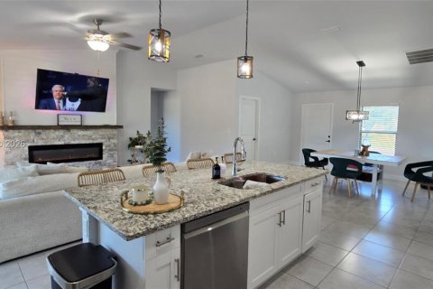 House in Lehigh Acres, Florida 4 bedrooms № 2068883 - photo 6