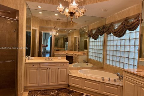 Villa ou maison à louer à Hollywood, Floride: 4 chambres, 365.29 m2 № 2286438 - photo 15
