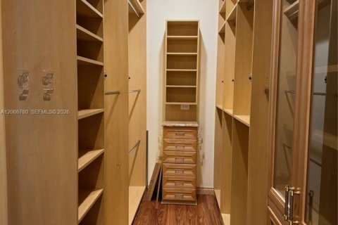 Villa ou maison à louer à Hollywood, Floride: 4 chambres, 365.29 m2 № 2286438 - photo 13