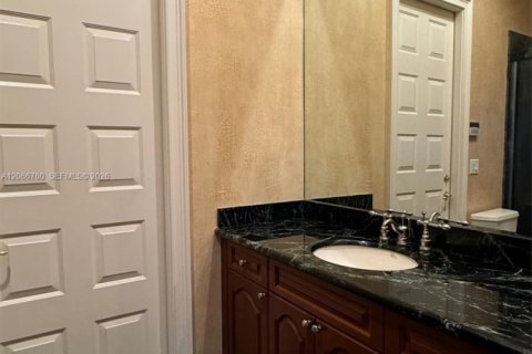 Villa ou maison à louer à Hollywood, Floride: 4 chambres, 365.29 m2 № 2286438 - photo 20