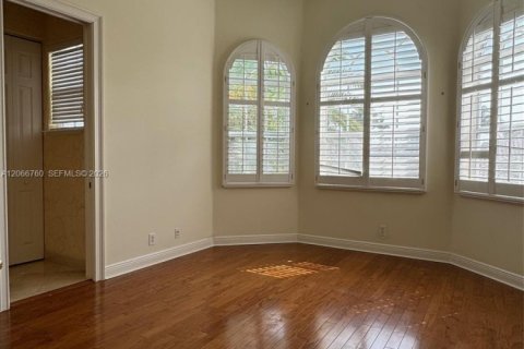 Villa ou maison à louer à Hollywood, Floride: 4 chambres, 365.29 m2 № 2286438 - photo 27