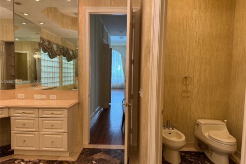 Villa ou maison à louer à Hollywood, Floride: 4 chambres, 365.29 m2 № 2286438 - photo 16