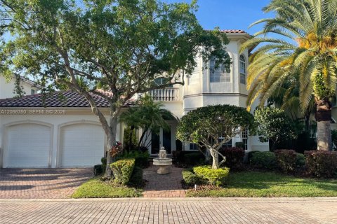 Villa ou maison à louer à Hollywood, Floride: 4 chambres, 365.29 m2 № 2286438 - photo 2