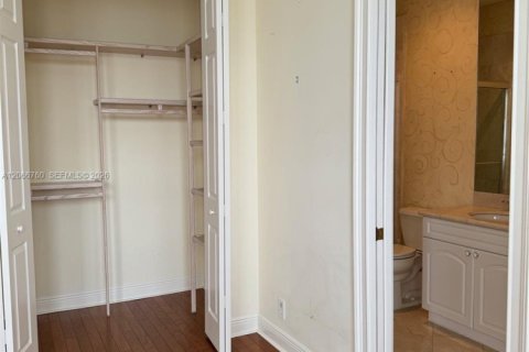 Villa ou maison à louer à Hollywood, Floride: 4 chambres, 365.29 m2 № 2286438 - photo 28