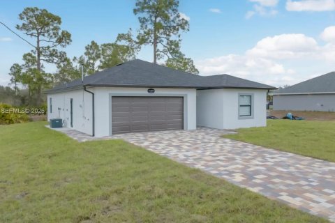 House in Lehigh Acres, Florida 3 bedrooms № 2351006