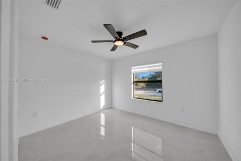 Casa en venta en Lehigh Acres, Florida, 3 dormitorios, 132.94 m2 № 2351006 - foto 10