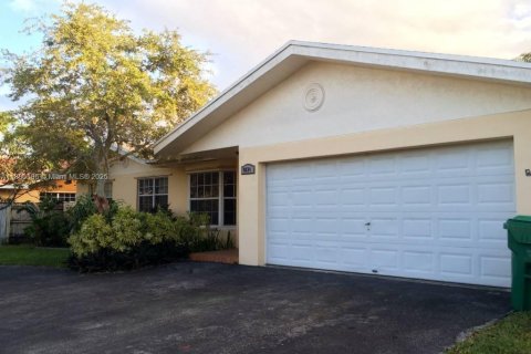 Villa ou maison à louer à Palmetto Bay, Floride: 4 chambres № 1977964 - photo 1