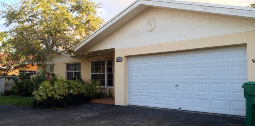 Villa ou maison à Palmetto Bay, Floride 4 chambres № 1977964