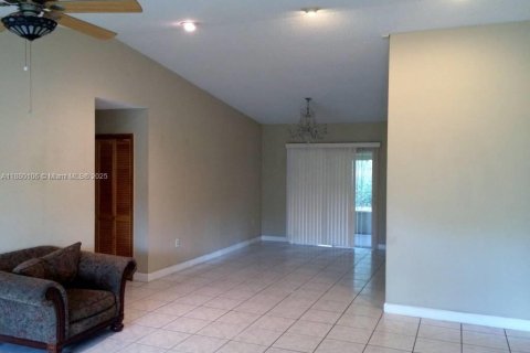 Villa ou maison à louer à Palmetto Bay, Floride: 4 chambres № 1977964 - photo 2