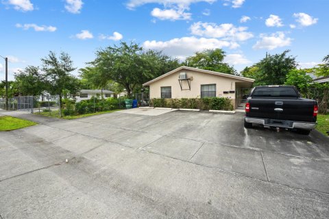 Commercial property in Fort Lauderdale, Florida 168.9 sq.m. № 2154278 - photo 4