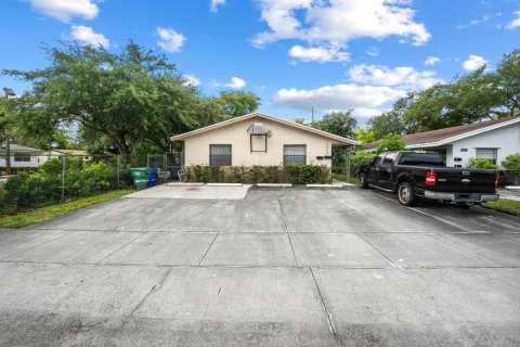 Commercial property in Fort Lauderdale, Florida 168.9 sq.m. № 2154278 - photo 2