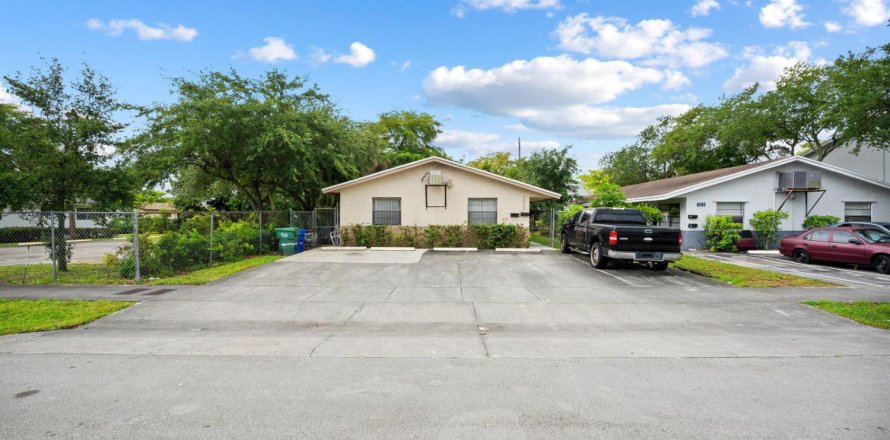 Commercial property in Fort Lauderdale, Florida 168.9 sq.m. № 2154278