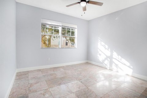Condominio en venta en Coral Springs, Florida, 3 dormitorios, 122.17 m2 № 2195053 - foto 12