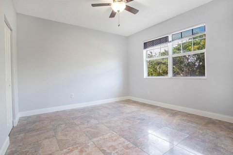 Condominio en venta en Coral Springs, Florida, 3 dormitorios, 122.17 m2 № 2195053 - foto 20