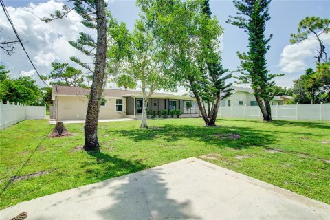 House in Port Charlotte, Florida 3 bedrooms, 138.24 sq.m. № 1829186 - photo 30