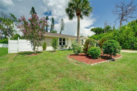 House in Port Charlotte, Florida 3 bedrooms, 138.24 sq.m. № 1829186 - photo 4