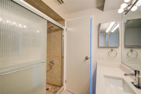 House in Port Charlotte, Florida 3 bedrooms, 138.24 sq.m. № 1829186 - photo 24