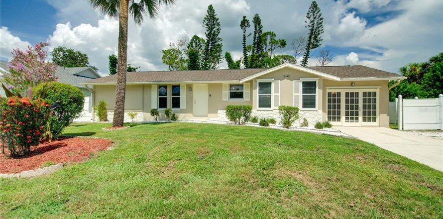 House in Port Charlotte, Florida 3 bedrooms, 138.24 sq.m. № 1829186