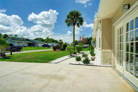 House in Port Charlotte, Florida 3 bedrooms, 138.24 sq.m. № 1829186 - photo 3