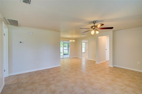House in Port Charlotte, Florida 3 bedrooms, 138.24 sq.m. № 1829186 - photo 10