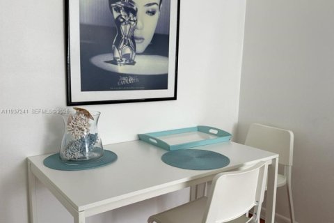 Condominio en venta en Miami Beach, Florida, 1 habitación, 34.37 m2 № 1995113 - foto 4