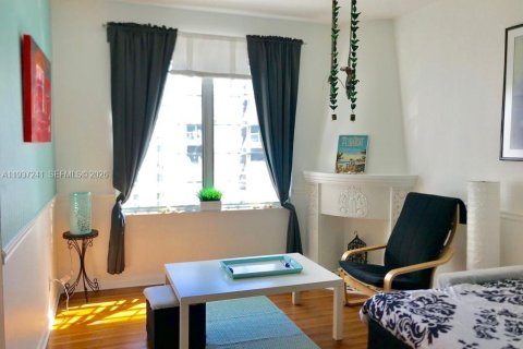 Condominio en venta en Miami Beach, Florida, 1 habitación, 34.37 m2 № 1995113 - foto 1