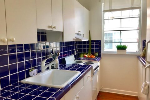 Condominio en venta en Miami Beach, Florida, 1 habitación, 34.37 m2 № 1995113 - foto 2
