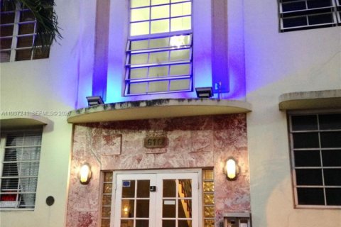 Condominio en venta en Miami Beach, Florida, 1 habitación, 34.37 m2 № 1995113 - foto 11