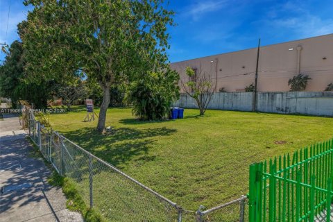 Купить коммерческую недвижимость в Майами, Флорида № 2057439 - фото 10