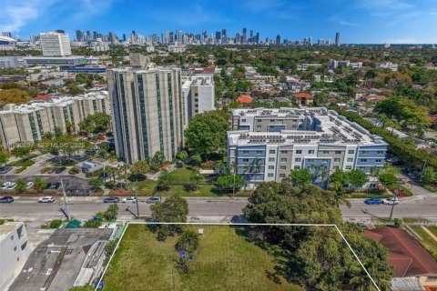 Купить коммерческую недвижимость в Майами, Флорида № 2057439 - фото 16