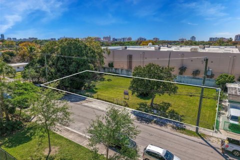 Купить коммерческую недвижимость в Майами, Флорида № 2057439 - фото 17