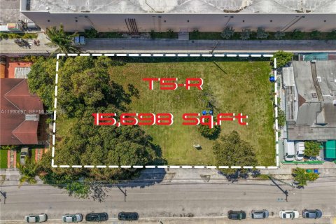 Купить коммерческую недвижимость в Майами, Флорида № 2057439 - фото 2