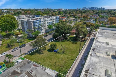 Купить коммерческую недвижимость в Майами, Флорида № 2057439 - фото 12