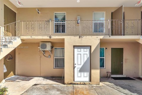 Commercial property in Miami, Florida № 1958367 - photo 13