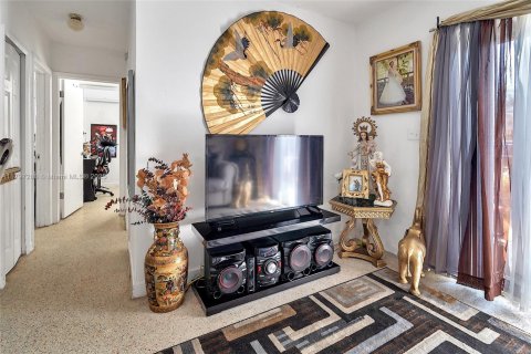 Commercial property in Miami, Florida № 1958367 - photo 11