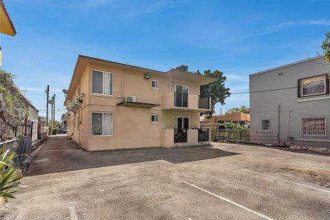 Commercial property in Miami, Florida № 1958367 - photo 14