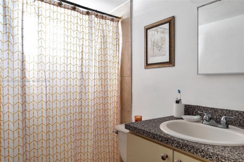 Commercial property in Miami, Florida № 1958367 - photo 10