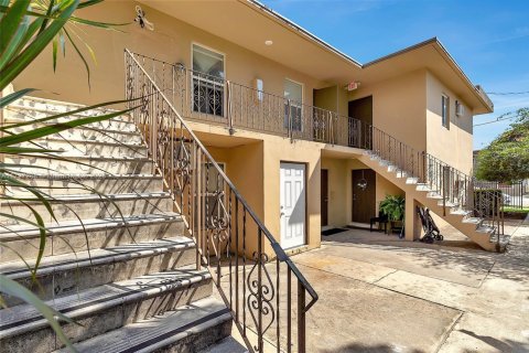 Commercial property in Miami, Florida № 1958367 - photo 12