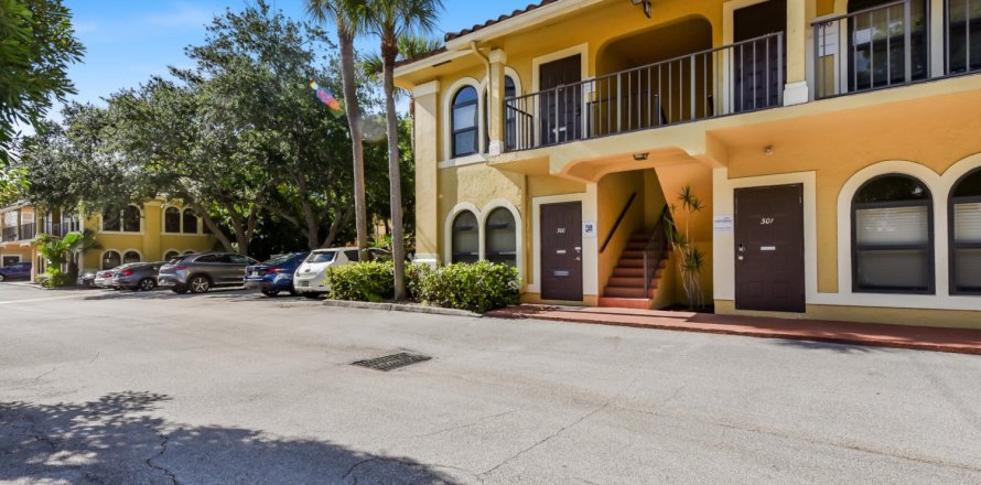 Commercial property in Boca Raton, Florida № 1222473