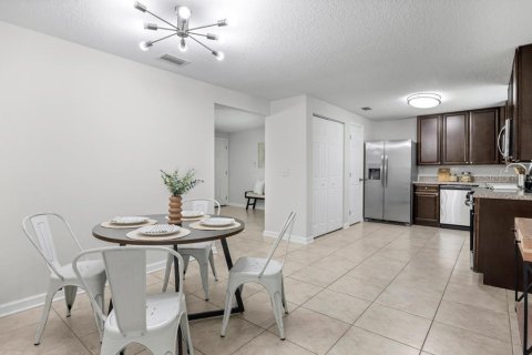 House in Jacksonville, Florida 4 bedrooms, 154.03 sq.m. № 2224993 - photo 14