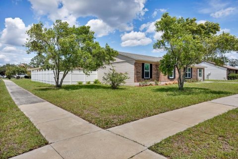 House in Jacksonville, Florida 4 bedrooms, 154.03 sq.m. № 2224993 - photo 4