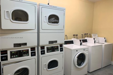 Condo in North Miami, Florida, 1 bedroom № 1927046 - photo 18