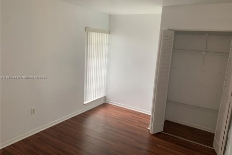 Condo in North Miami, Florida, 1 bedroom № 1927046 - photo 7