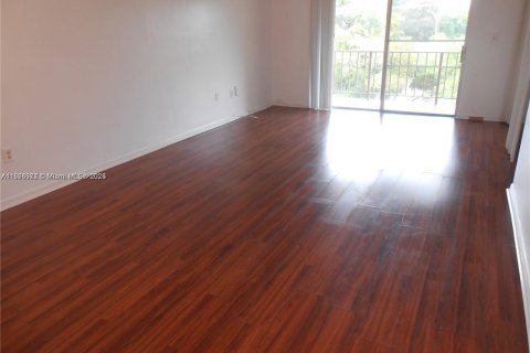 Condo in North Miami, Florida, 1 bedroom № 1927046 - photo 3