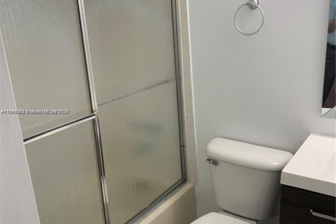 Condo in North Miami, Florida, 1 bedroom № 1927046 - photo 9