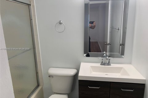 Condo in North Miami, Florida, 1 bedroom № 1927046 - photo 8