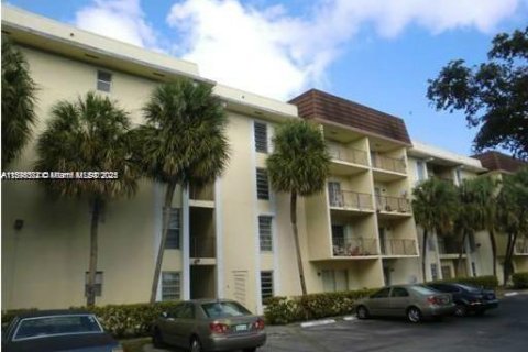 Condo in North Miami, Florida, 1 bedroom № 1927046 - photo 2