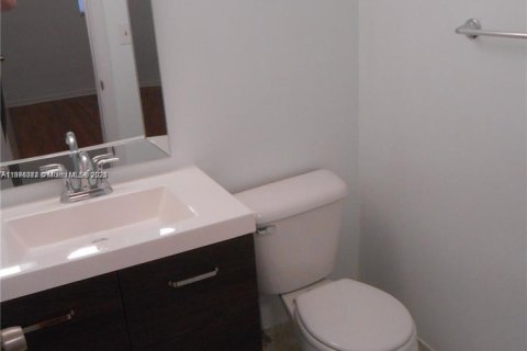 Condo in North Miami, Florida, 1 bedroom № 1927046 - photo 11